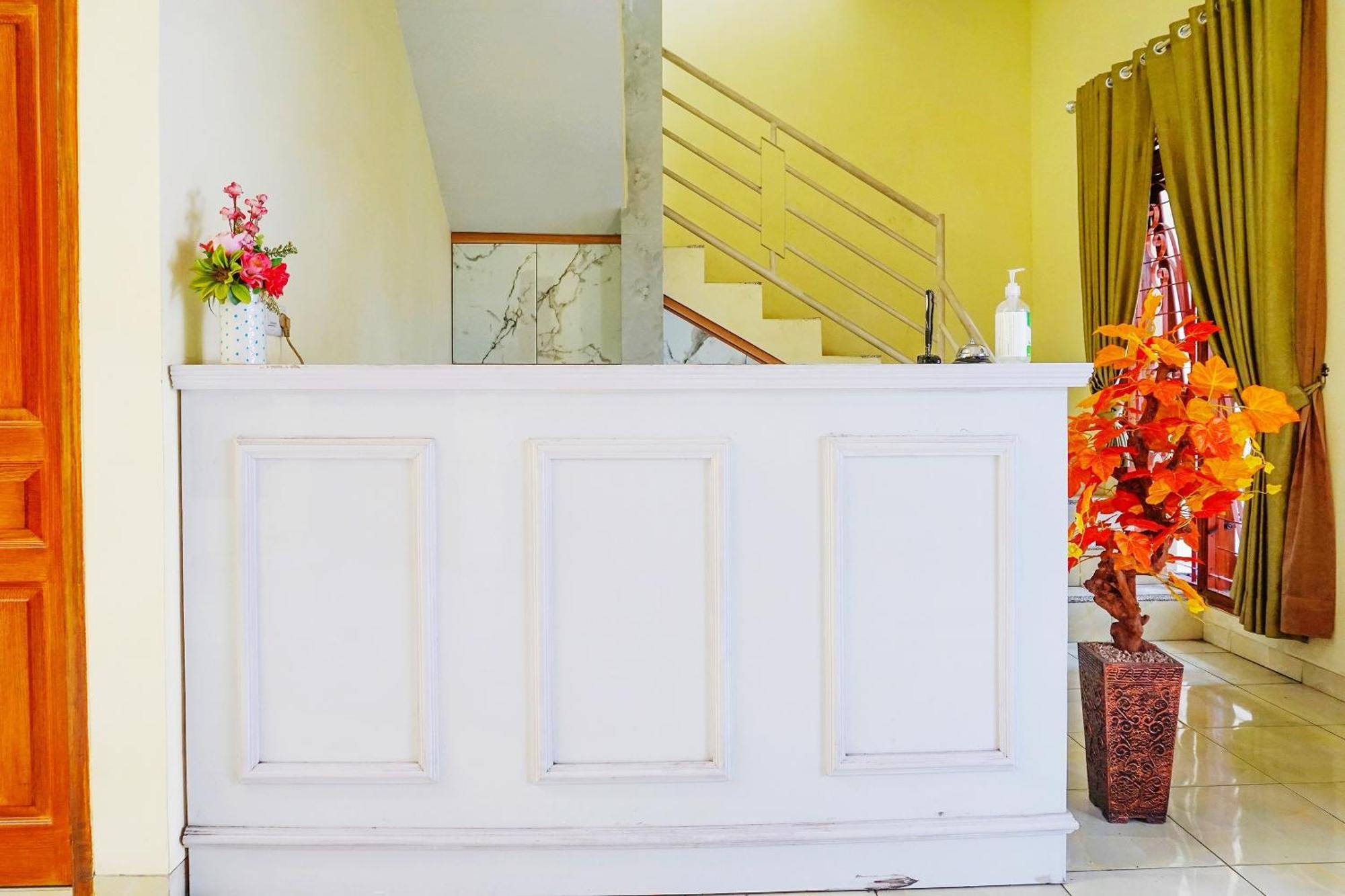 Super Oyo Flagship 90723 Berlima Guest House Syariah Malang Exterior photo